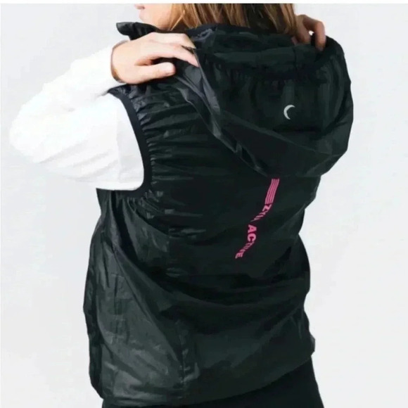 Zyia  Trainer Vest - Picture 3 of 8